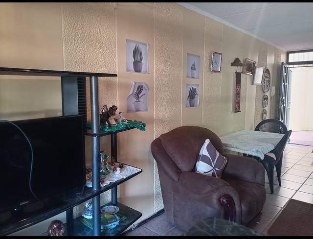 3.5 BEDROOM APARTMENT FOR SALE IN MONTCLAIR